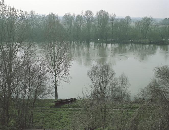 Paysage au bord de la Vienne avec une barque.
