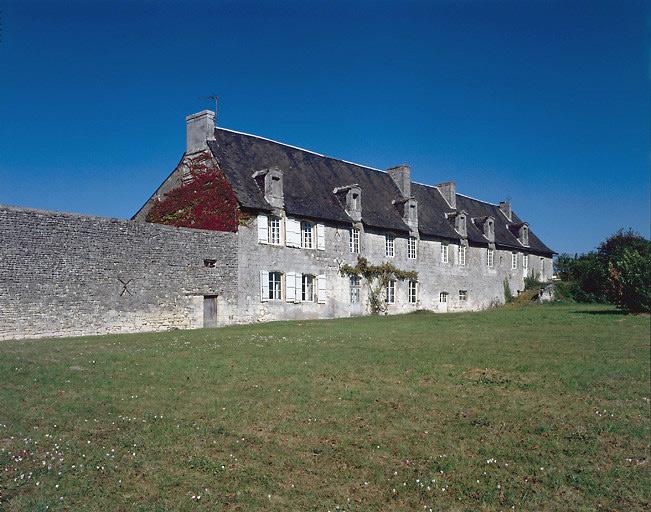Vue d'ensemble du logis au sud.