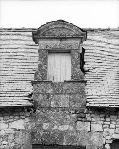 Lucarne.