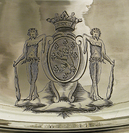 Détail : les armoiries.