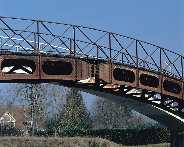 Détail du raccord des arcs au centre du tablier.