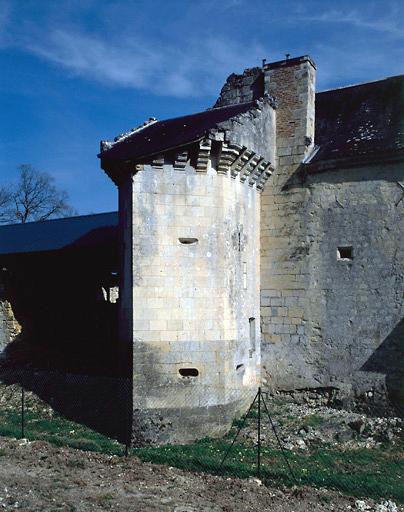 Tour en éperon, face ouest.