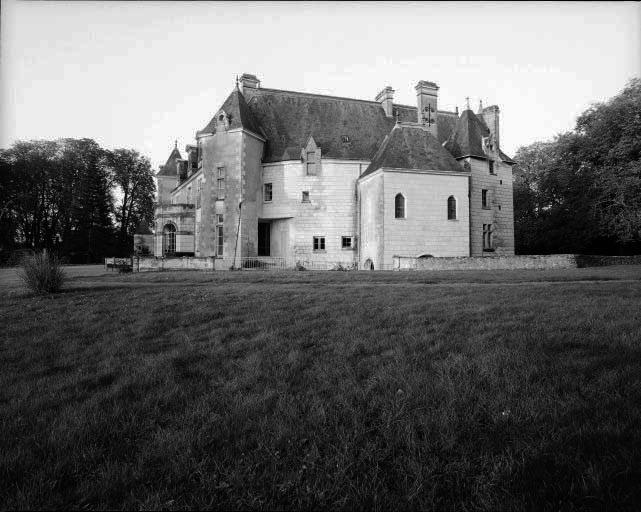 Façade sud avec chapelle.