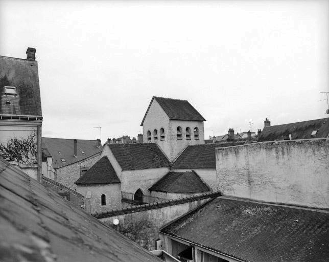 Le chevet vue d'une maison sise 3, rue du Physicien Jacques Charles.