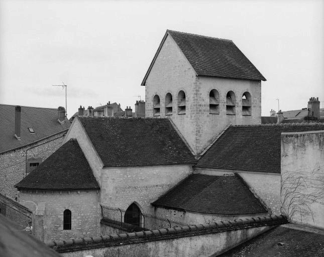 Le chevet vue d'une maison sise 3, rue du Physicien Jacques Charles.