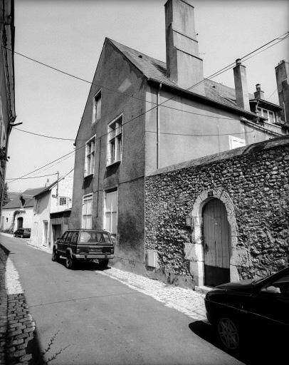 Façade sur la rue des Quatre Nations.