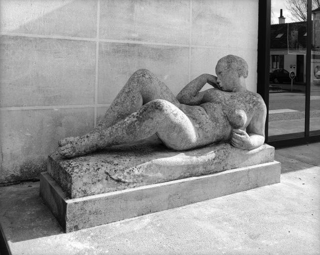 Statue : Nu couché