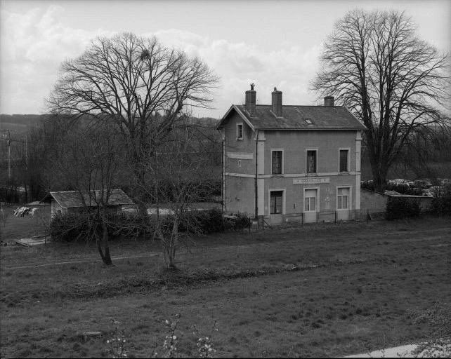 Ancienne gare ; vue prise au nord-ouest.