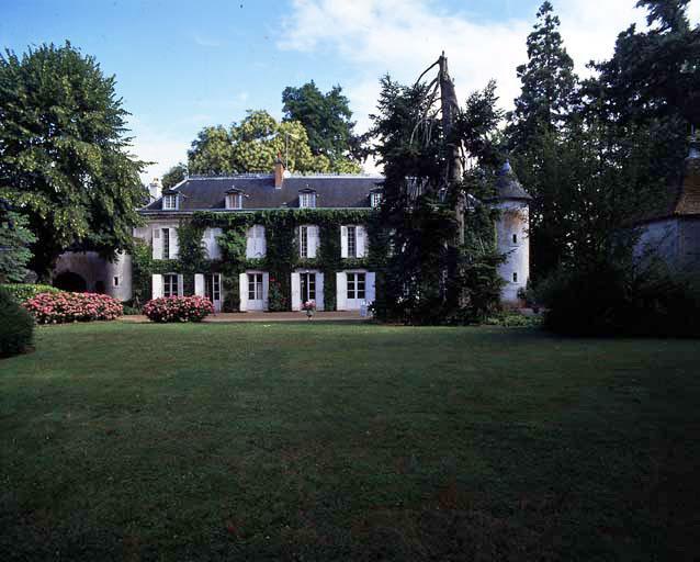 Façade antérieure du bâtiment.