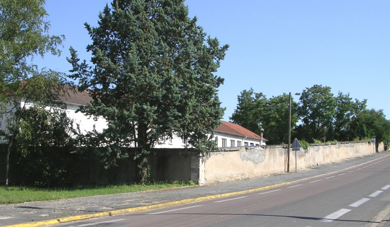 Mur d'enceinte de la fonderie de Mazières.