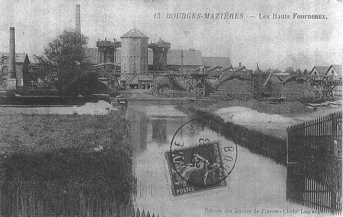 Carte postale de l'usine de Mazières, vue des hauts-fourneaux et du chenal.