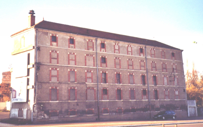 Façade est de la brasserie.