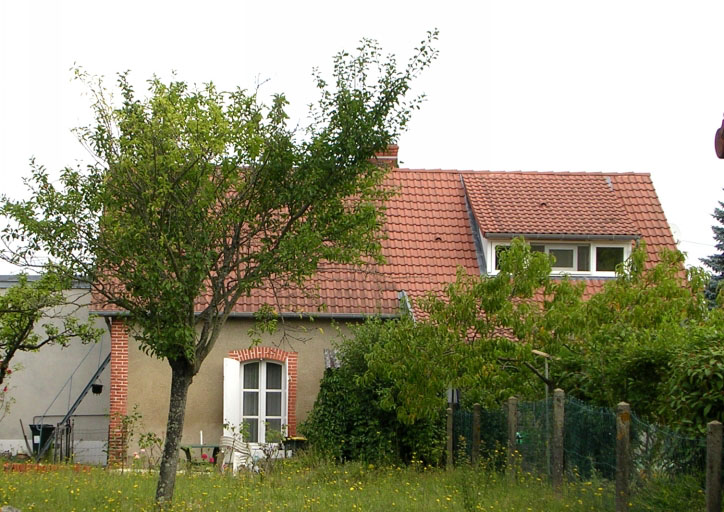 Maison ouvrière rue Sainte-Angélique côté jardin.