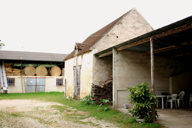 Grange et hangar.