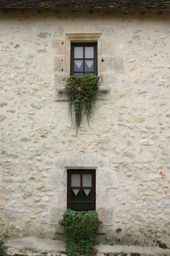 Détail des ouvertures sur la façade principale.