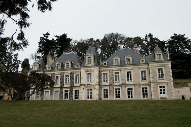 Vue d'ensemble de la façade sud.
