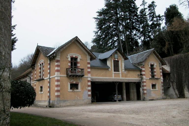 Vue des communs, à l'est.