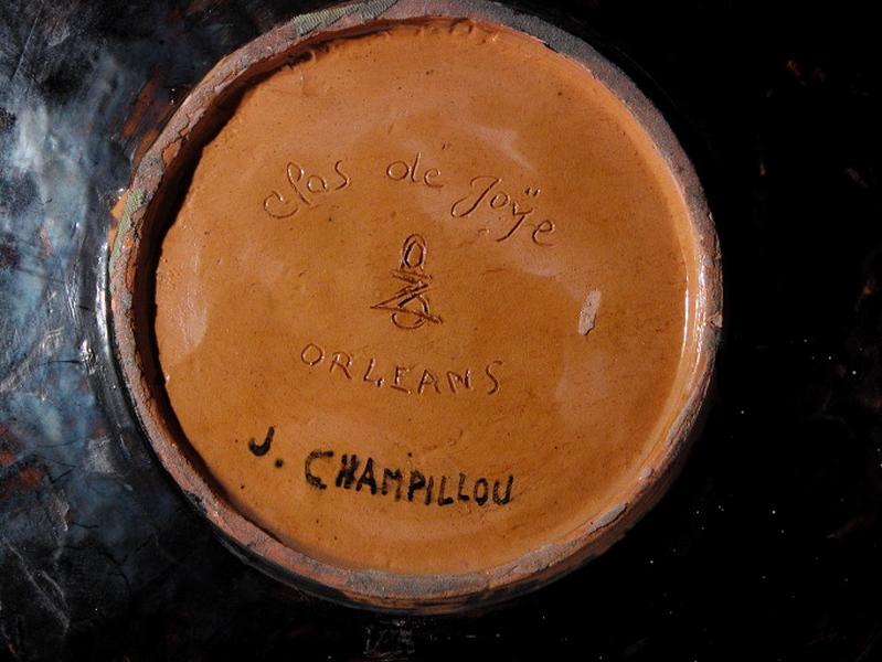 Détail du dos du plat : signature de Jeanne Champillou.