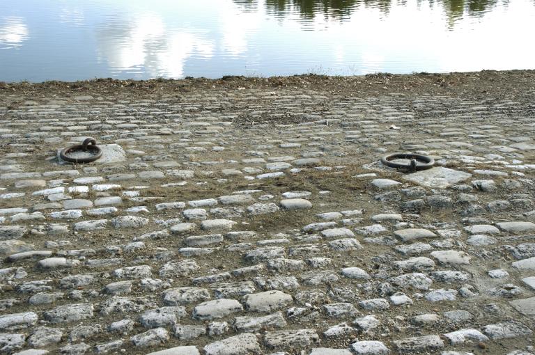 Pavement et organeaux.