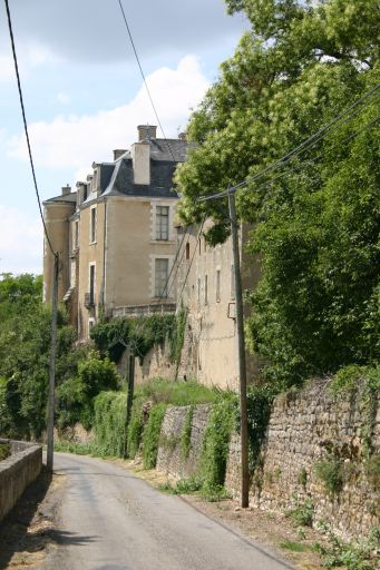 Le château de la Rochechevreux.