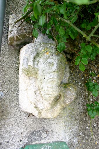 Tête scultpée provenant de l'ancienne commanderie de Lavaudieu.
