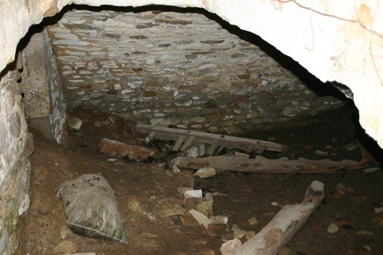 Cave sous l'habitation.