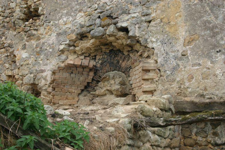 Ancien four en tuileaux.