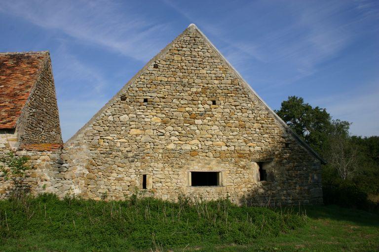 Pignon sud-est de la bergerie.