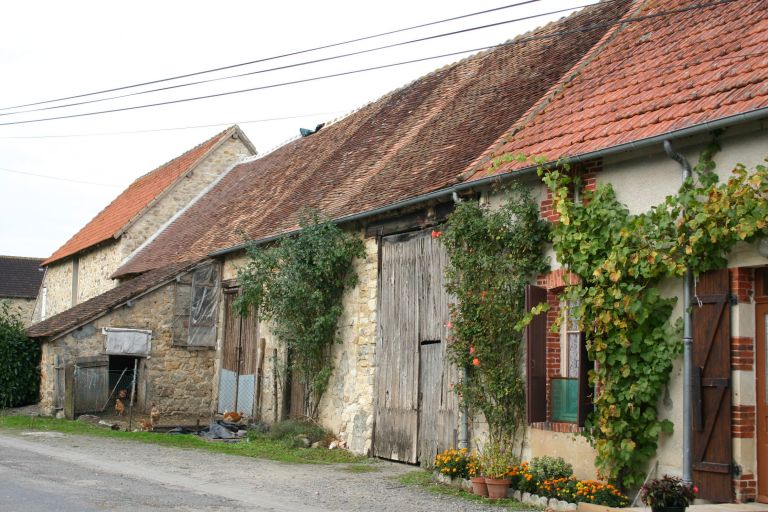 Ferme bloc-à-terre (la Ménardière) : la grange-étable.