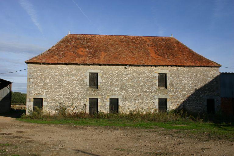 Etable de la ferme en carré du Bureau.
