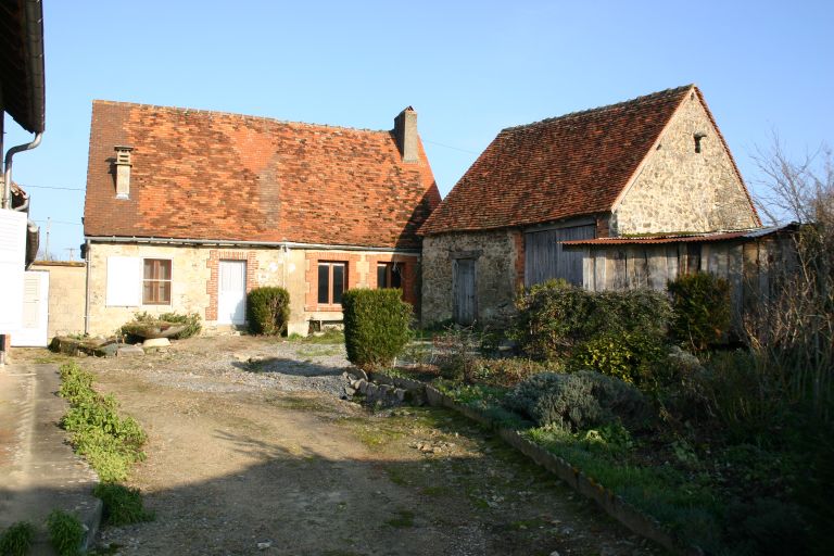 Ferme en L (la Vachetière), bâtiment d'habitations et grange.
