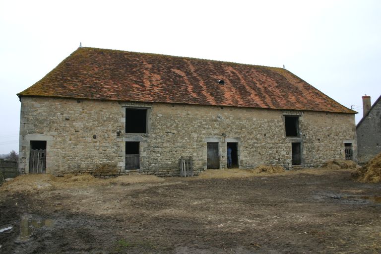 Etable au toit à croupes au Grand Fontaudiger.