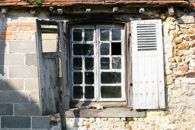 Ouverture du 18e siècle sur l'arrière des habitations.