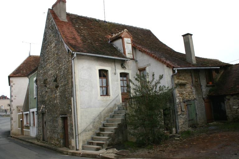 Maison du 17e siècle rue de Tilly, vue générale.