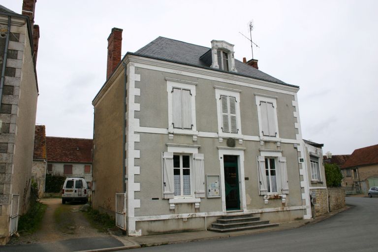 Maison de la fin du 19e siècle dans le bourg, vue générale.