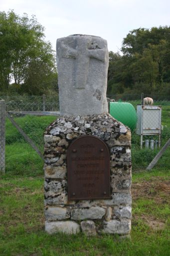 Croix à l'entrée du village.