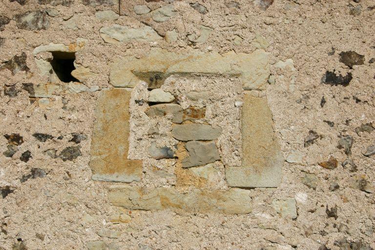 Ouverture du mur gouttereau arrière du bâtiment sud-est.
