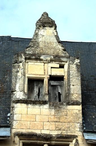 Lucarne centrale de la façade sud : vue d'ensemble.