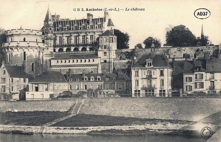 Copie du plan géométrique de la ville et banlieu d'Amboise, par le géomètre en chef, 7 octobre 1807, détail. Mention du port au Bois. (archives départementales d'Indre-et-Loire, Plan n° 185). ; Copie du plan géométrique de la ville et banlieu d'Amboise, par le géomètre en chef, 7 octobre 1807, détail. Mention du port au Bois. (archives départementales d'Indre-et-Loire, Plan n° 185).
