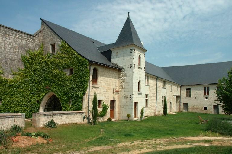 Communs : vue d'ensemble prise de l'ouest.