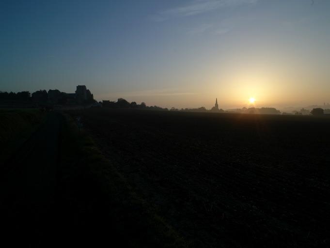 Vue depuis la route d'Avon à l'ouest, à l'aube.