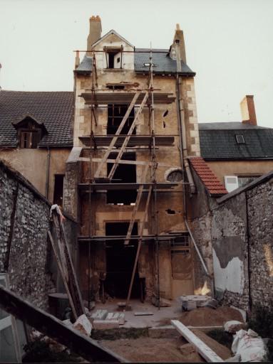 La façade postérieure lors des restaurations de 1979.