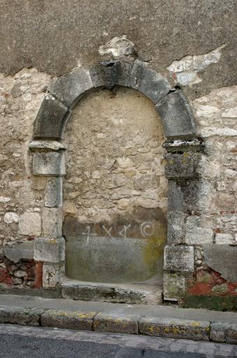 Porte sur le mur de clôture du couvent du côté de la rue Porte Tavers.