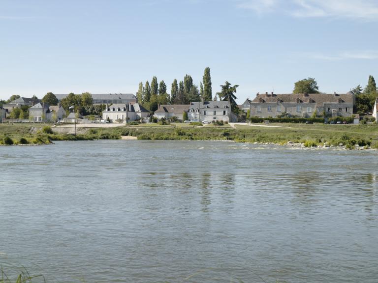 Vue d'ensemble prise de la rive gauche.