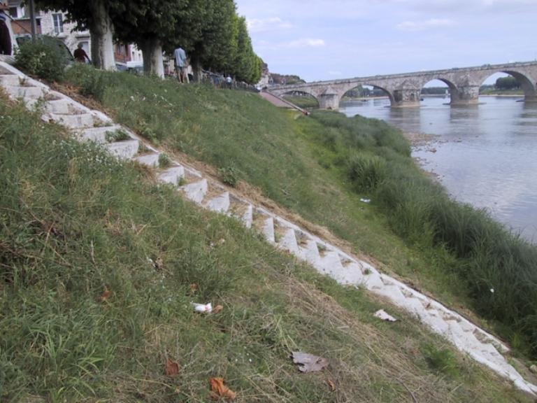 Perré de rive quai Lenoir (1).