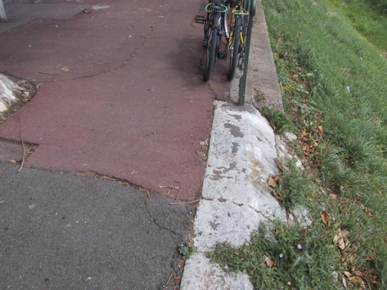 Quartier d'arête du perré de rive, quai Lenoir.