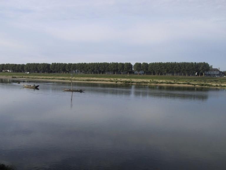 Vue prise de la rive opposée.