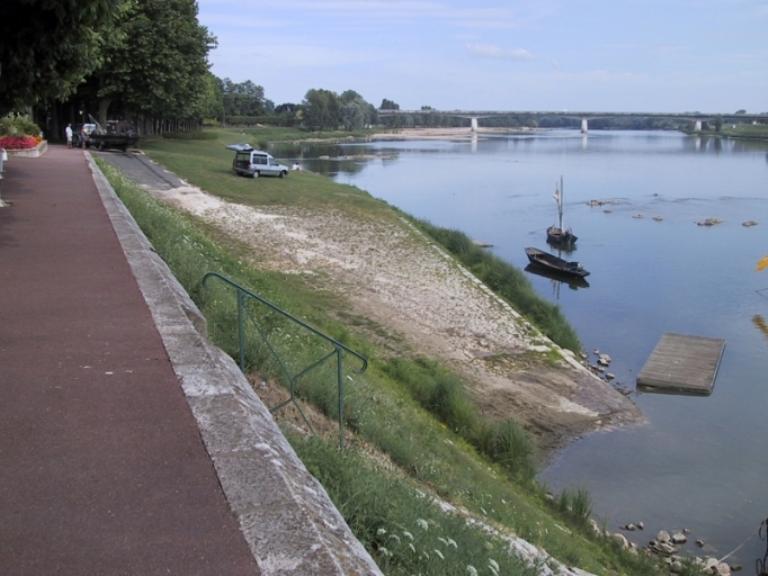 Cale dite cale abreuvoir simple (port au bois)