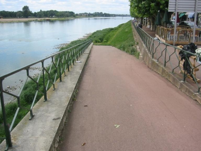 Cale dite cale abreuvoir simple (quai de Gien)