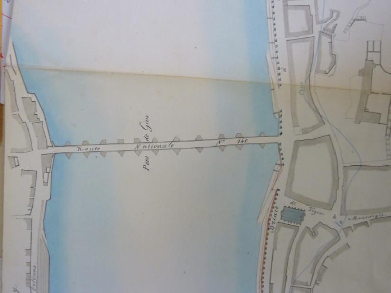 Projet d'établir un port au bois rive droite en amont du pont, détail sur le pont et les deux cales abreuvoir situées de part et d'autre, 31 juillet 1851. (archives départementales du Loiret, Liasse 30930).